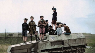 39-45 : la guerre des enfants Trailer