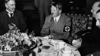 À la table des Nazis Trailer