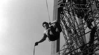 À l'Assaut de la Tour Eiffel Trailer