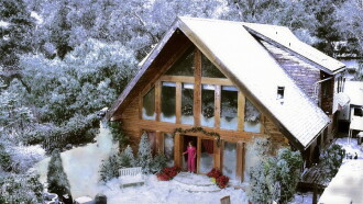 A Snow Globe Christmas Trailer