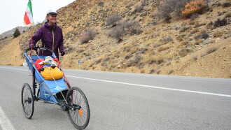 Alone through Iran: 1144 miles of trust Trailer