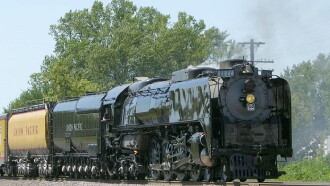 America's Steam Trains: Challenger 3985 - The Worlds Largest Operating Steam Locomotive Trailer