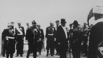 Arrivée de M. le président et du tsar à Peterhof Trailer