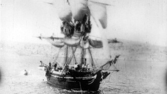 Arrivée d’un bateau et mise à l’ancre Trailer