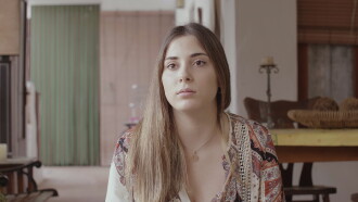 Así crecen los enanos Trailer