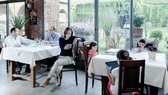 (A)social: 10 giorni senza lo smartphone Trailer