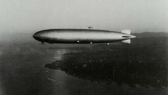 Autour du monde à bord du Zeppelin Trailer