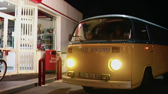 Balas & Bolinhos Trailer