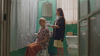 Bien parecidas Trailer