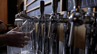 Bière, la pression monte Trailer