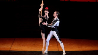 Bolshoi Ballet: Carmen Suite / Petrushka Trailer
