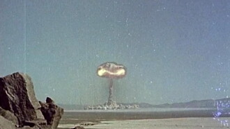 Bombe atomique : Les Secrets d'un compte à rebours Trailer