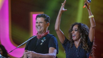 Carlos Vives en compañía Trailer