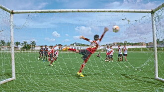 Cartas y fútbol Trailer