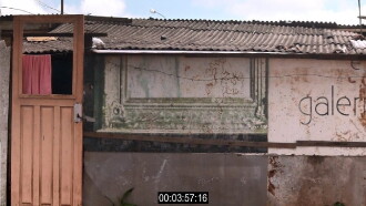 Casa com Parede Trailer