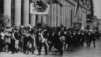 Cortège sur le Schlossplatz Trailer
