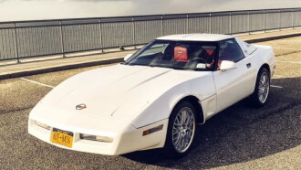 Corvette 83 - une icône ressuscitée Trailer