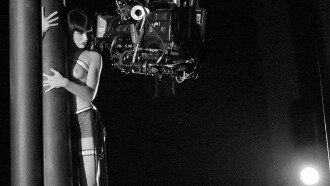 Crazy Horse - Le show Trailer