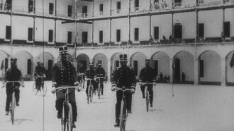 Cyclistes militaires Trailer