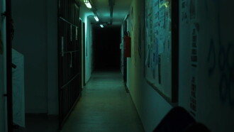 De Olhos Bem Pretos Trailer