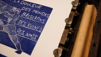 De papier et de plomb Trailer