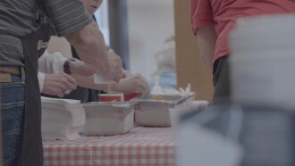 Derrière les murs Trailer
