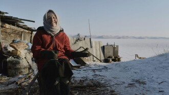 Die alte Frau und der See: Winter am Baikal Trailer