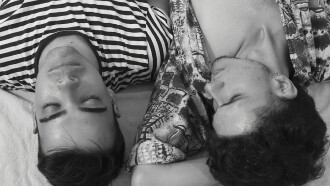 Dos Chicos Frente al Mar Trailer