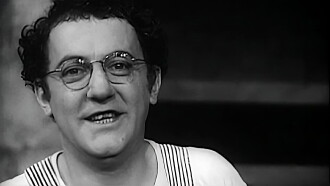 Du Schmilblick aux Restos du Cœur, la folle histoire de Coluche Trailer