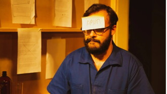 É sempre mais difícil ancorar um navio no espaço Trailer
