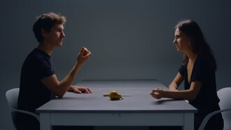 Effet Domino Trailer