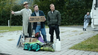 Einmal Flüchtling und zurück Trailer