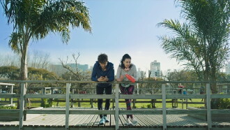 El amor es más fácil Trailer
