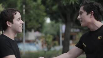 El vecino Trailer