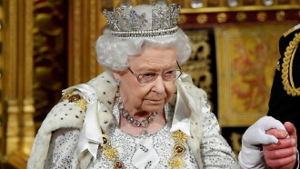 Elizabeth II : une vie de reine Trailer