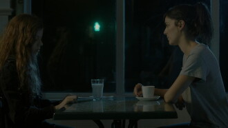Ella y la oscuridad Trailer