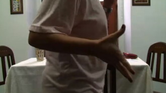 Em Que Posso Estar Ajudando? Trailer