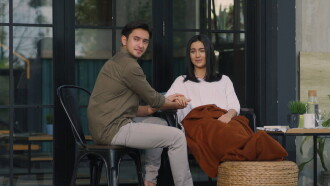Enam Batang Trailer