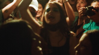 Entre reinas Trailer