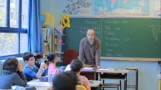 Et si on levait les yeux ? Une classe face aux écrans Trailer