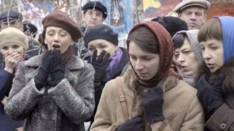 Extras. Close-Up Trailer
