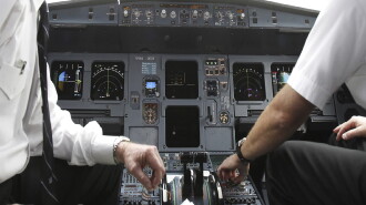 Faut-il un pilote dans l'avion ? Trailer