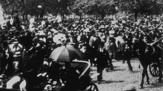 Fête du jubilé de la reine d'Angleterre : la foule suivant le cortège Trailer