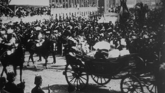 Fête du jubilé de la reine d'Angleterre : le cortège, la reine Trailer