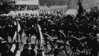 Fête du jubilé de la reine d'Angleterre : le cortège, l’artillerie à cheval Trailer