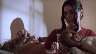 Filme B - A Bonequinha da Mamãe Trailer