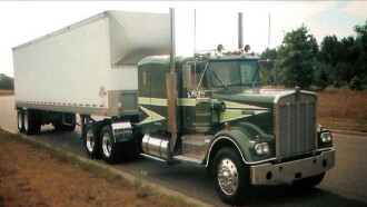 Flatbed Annie & Sweetie Pie: Lady Truckers Trailer