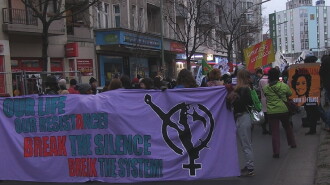 Frauen bildet Banden Trailer