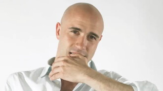 Frédéric Recrosio : Aimer, mûrir et trahir avec la coiffeuse Trailer