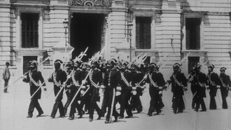 Hallebardiers de la reine Trailer
